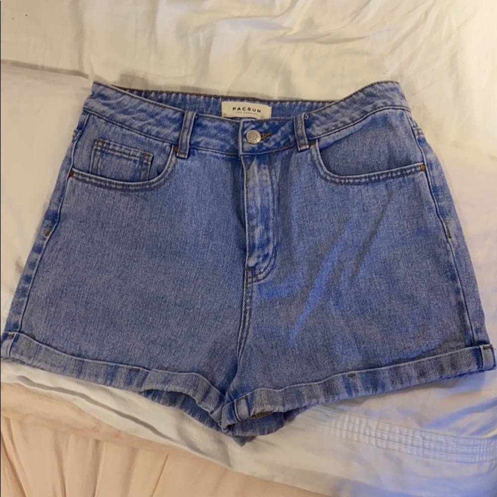 Size 28 PacSun Mom Short!